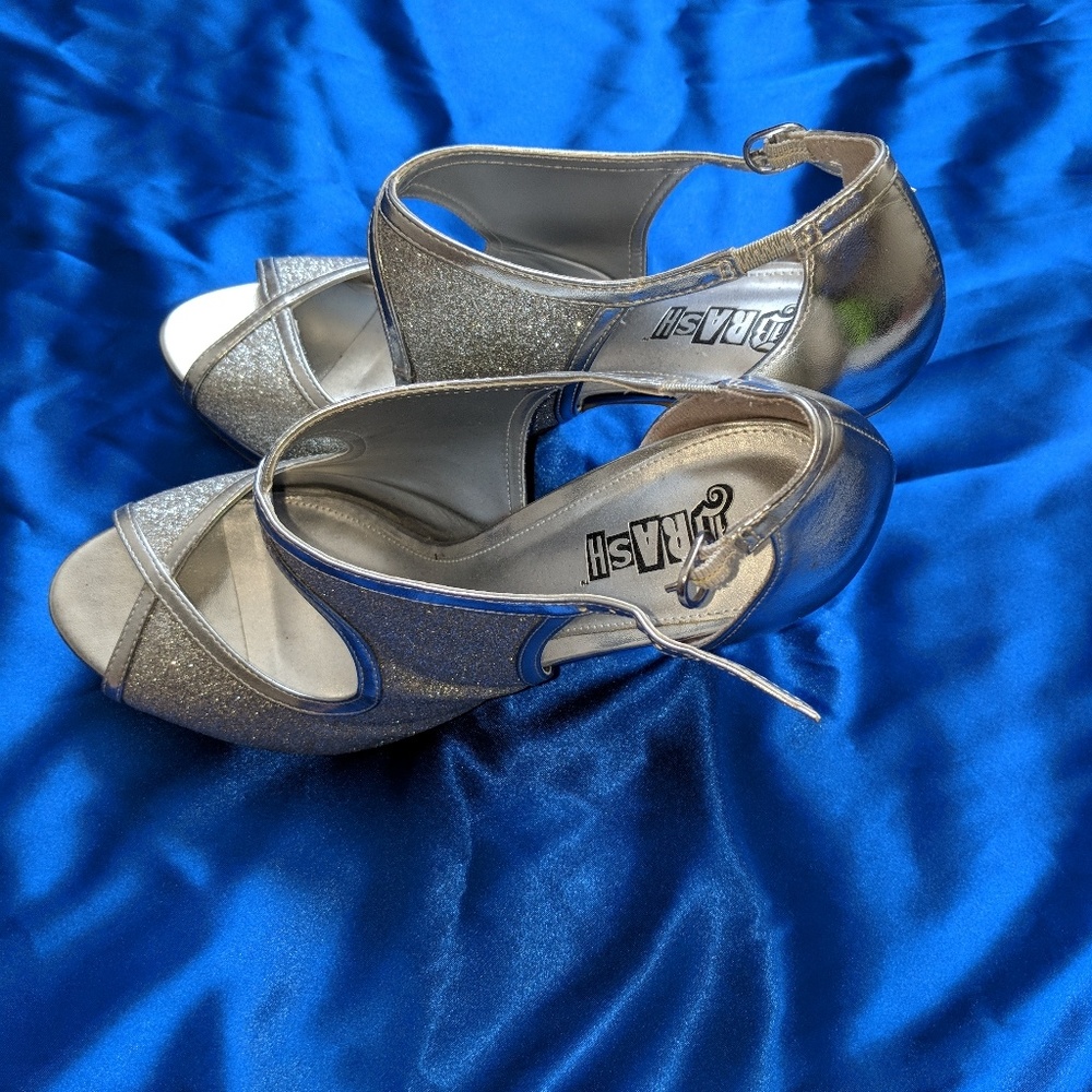High heels - Picture 2 of 3